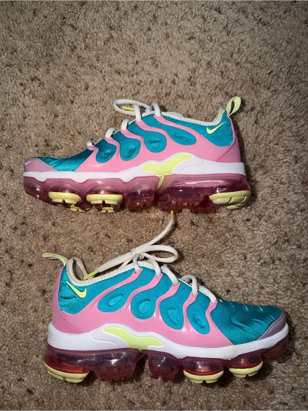 Women’s size 6.5 Nike Air VaporMax Plus Shoes